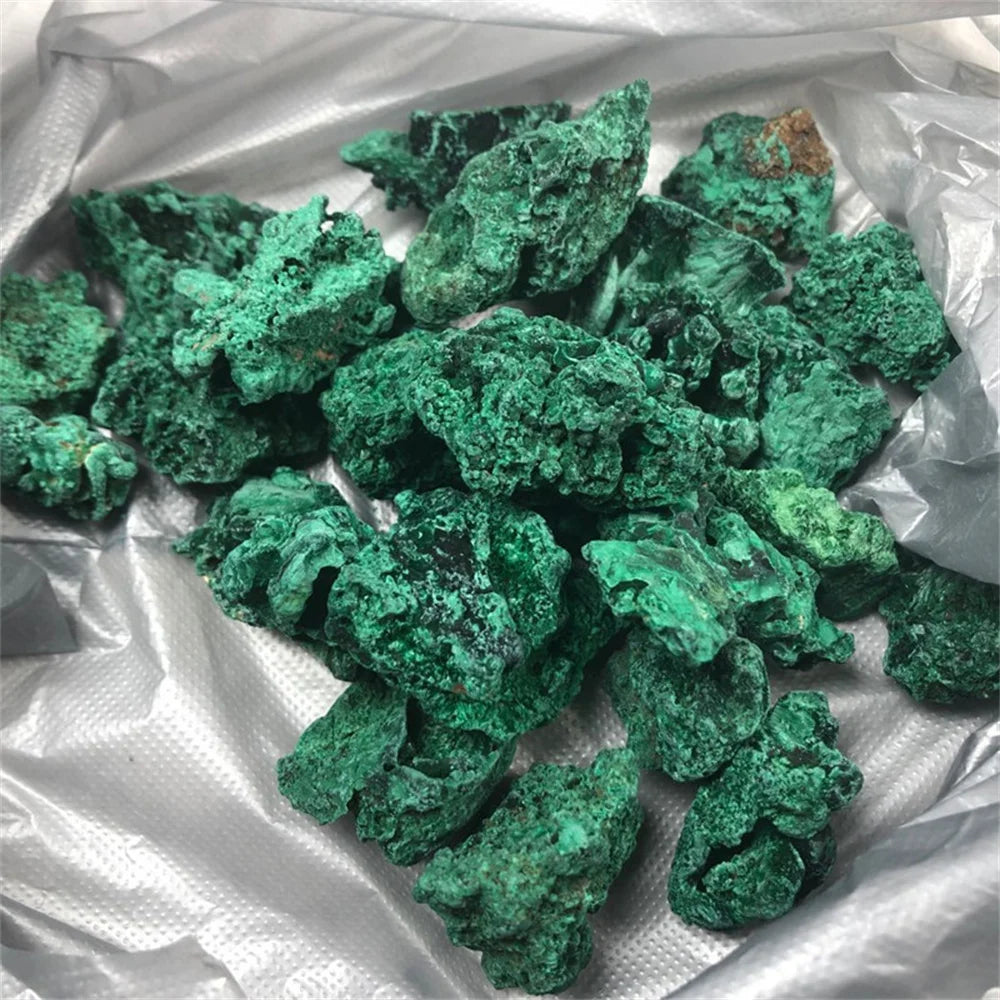 Raw Malachite Stone – Heart Awakening & Energetic Shield